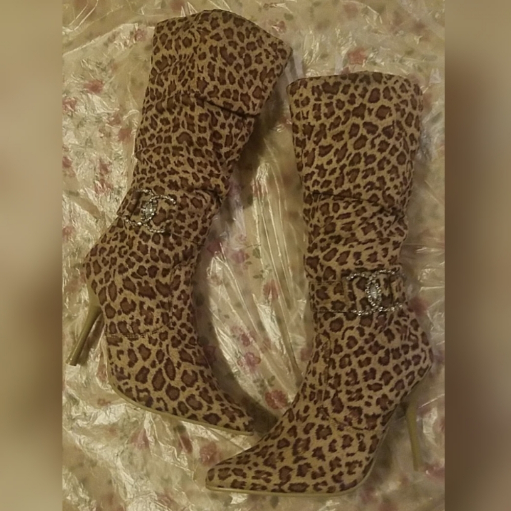 Carrini Leopard Print Suede Knee Boots Size 5 1/2